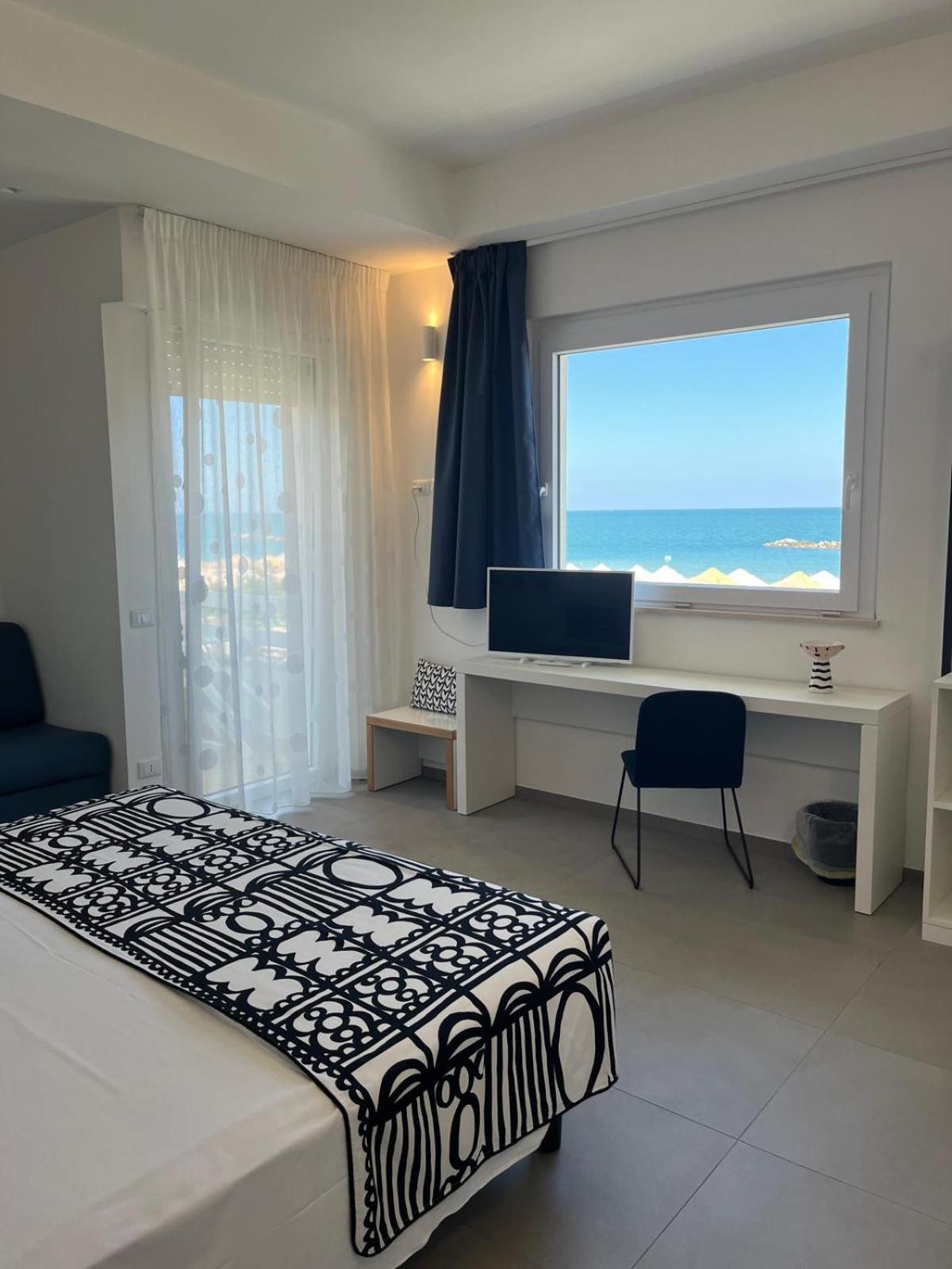 Albergo Punta De L'Est Francavilla al Mare Kültér fotó